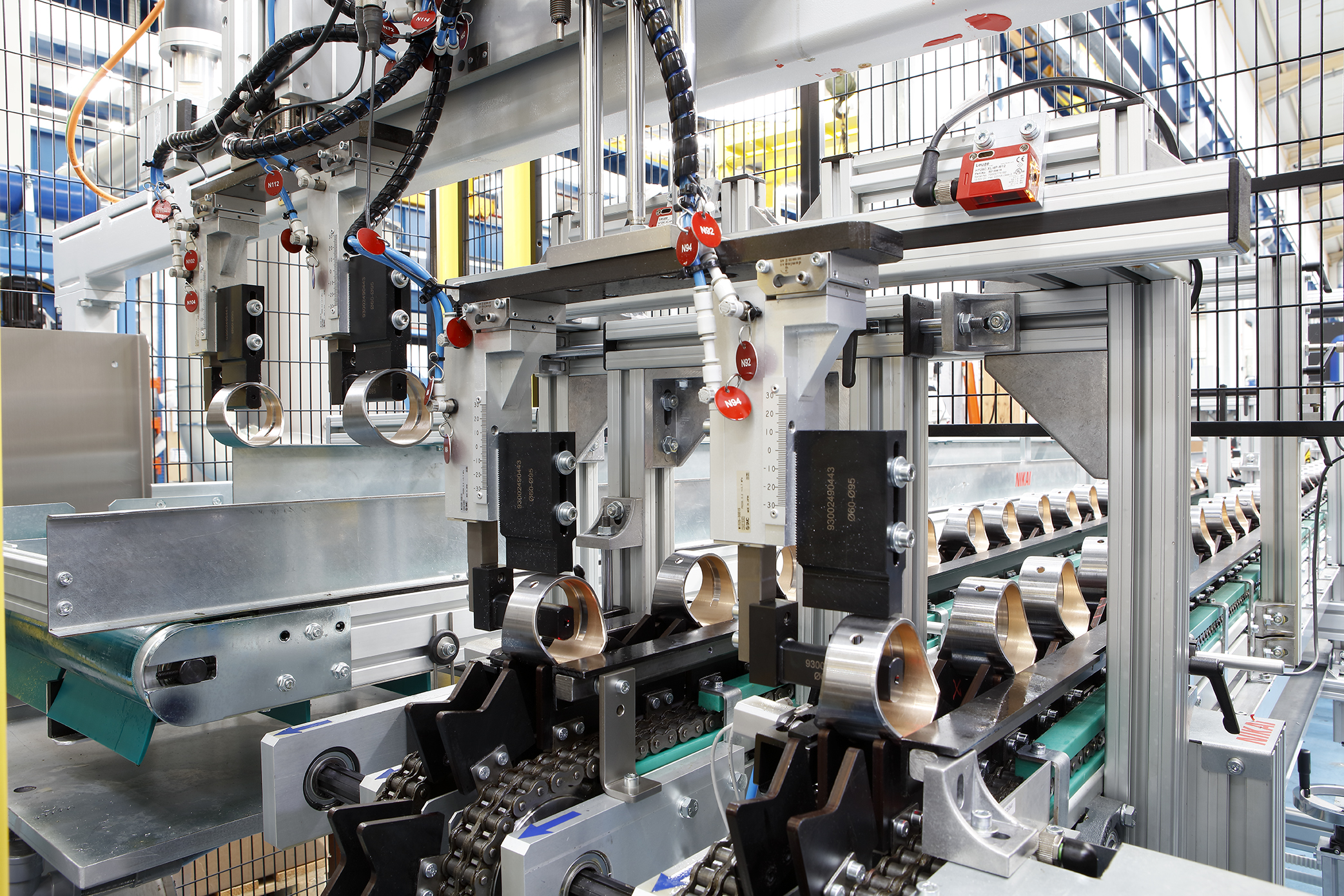 How does a single grinding machine handle a wide range of parts of